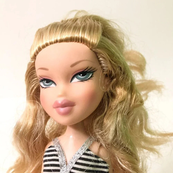 MGA  Bratz Cloe Doll Dress and Shoes TLC - Picture 11 of 16